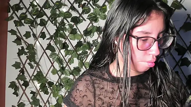 Snapshot of CoralineSanchez chatting on October 26, 11:42 pm CoralineSanchez online show from October 26, 11:42 pm