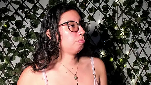 Snapshot of CoralineSanchez chatting on November 8, 3:07 am CoralineSanchez online show from November 8, 3:07 am