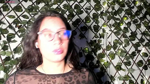 Snapshot of CoralineSanchez chatting on November 15, 3:04 am CoralineSanchez online show from November 15, 3:04 am