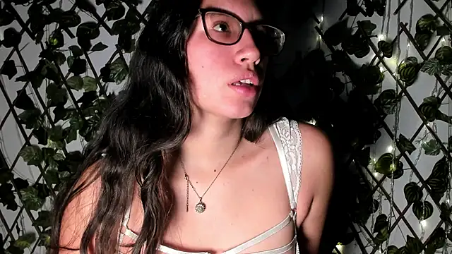 Snapshot of CoralineSanchez chatting on November 24, 7:13 pm CoralineSanchez online show from November 24, 7:13 pm