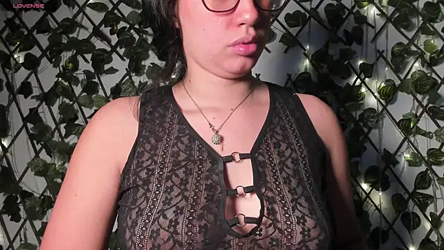 Snapshot of CoralineSanchez chatting on November 28, 7:16 pm CoralineSanchez online show from November 28, 7:16 pm