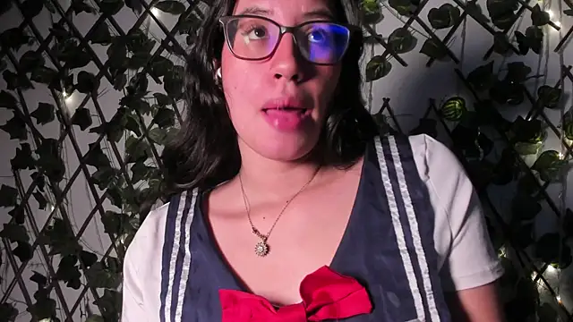 Snapshot of CoralineSanchez chatting on December 2, 7:20 pm CoralineSanchez online show from December 2, 7:20 pm