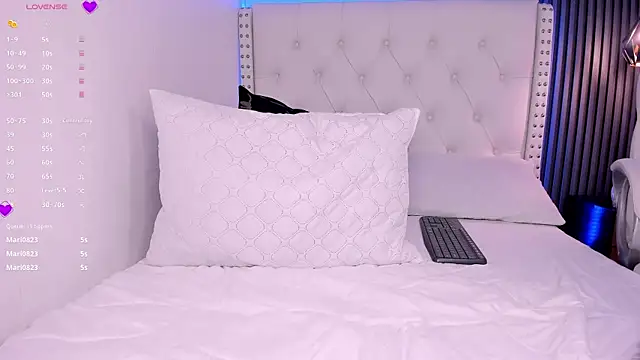 aliscollins  online show from March 11, 5:27 am