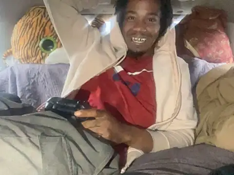 SlimeCrownzOut5 online show from November 24, 4:29 pm