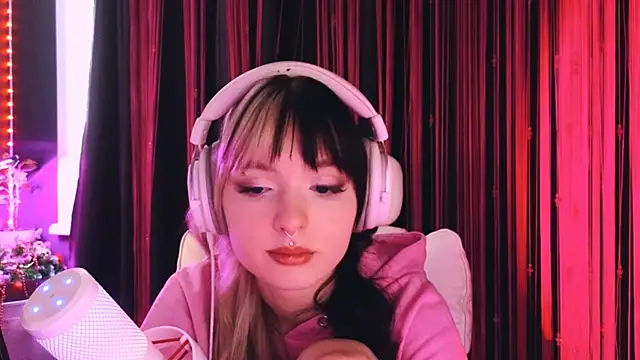 Snapshot of Avi_Nile chatting on January 14, 3:01 am Avi Nile online show from January 14, 3:01 am