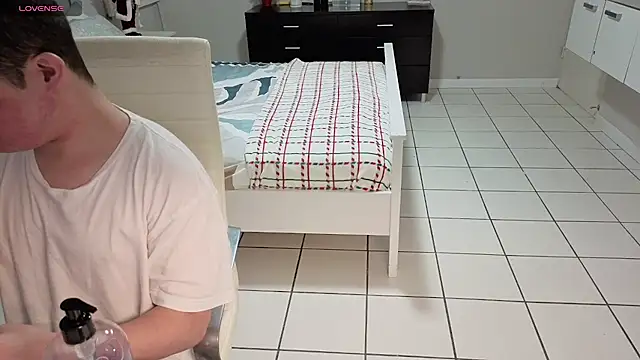 Lorenzo hernandez online show from December 15, 4:33 pm