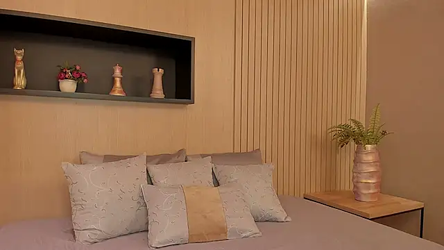 IrisBaker online show from February 21, 10:15 pm