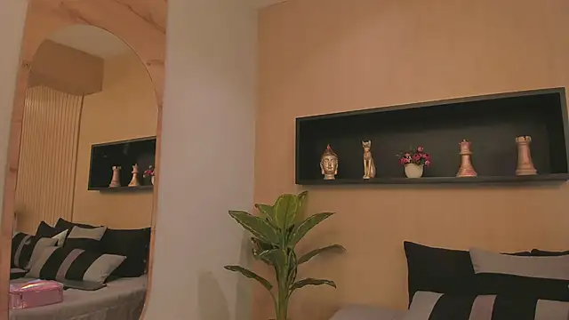 IrisBaker online show from March 3, 11:24 pm