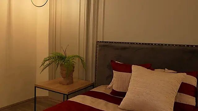 IrisBaker online show from September 11, 9:04 pm