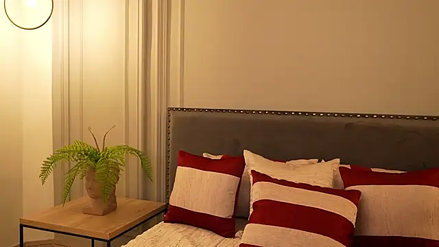 IrisBaker online show from October 21, 9:26 pm