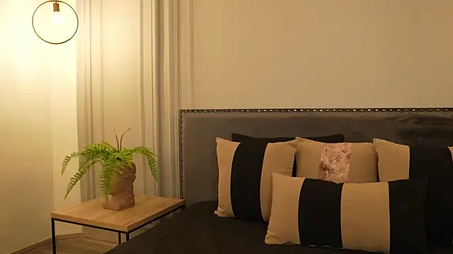 IrisBaker online show from November 3, 8:54 pm