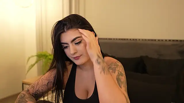 IrisBaker online show from November 6, 9:15 pm