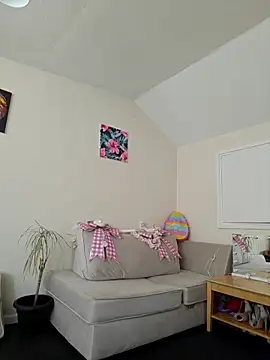 Milky flexy cat online show from April 14, 1:39 pm