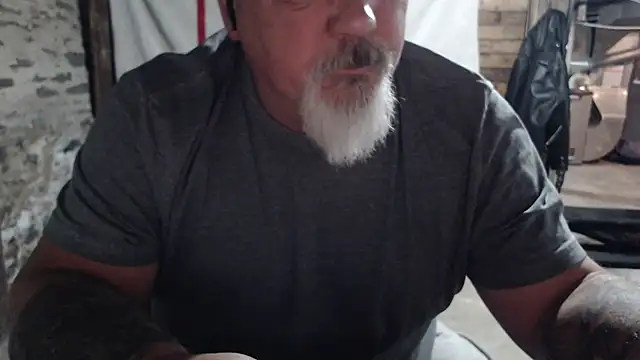 Newfiesausage1972 online show from November 20, 10:37 am