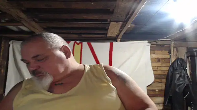 Newfiesausage1972 online show from December 22, 12:02 pm