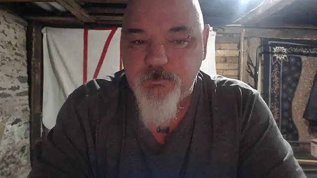 Newfiesausage1972 online show from January 7, 9:01 am