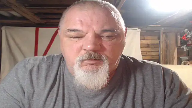 Newfiesausage1972 online show from February 8, 9:23 am