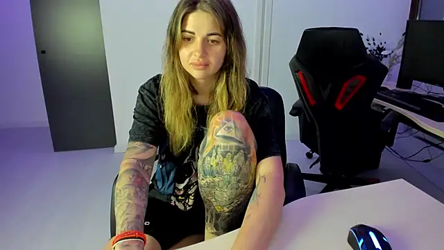 TiffanySweet online show from June 10, 6:40 pm