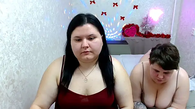 Snapshot of BeckyAndHellen chatting on January 3, 8:54 pm BeckyAndHellen online show from January 3, 8:54 pm