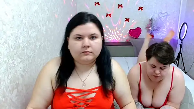 Snapshot of BeckyAndHellen chatting on February 5, 5:42 pm BeckyAndHellen online show from February 5, 5:42 pm