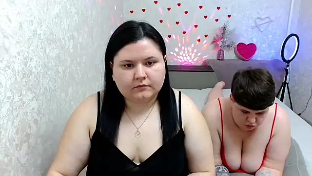 Snapshot of BeckyAndHellen chatting on February 13, 8:24 pm BeckyAndHellen online show from February 13, 8:24 pm