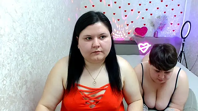 Snapshot of BeckyAndHellen chatting on February 16, 11:16 am BeckyAndHellen online show from February 16, 11:16 am