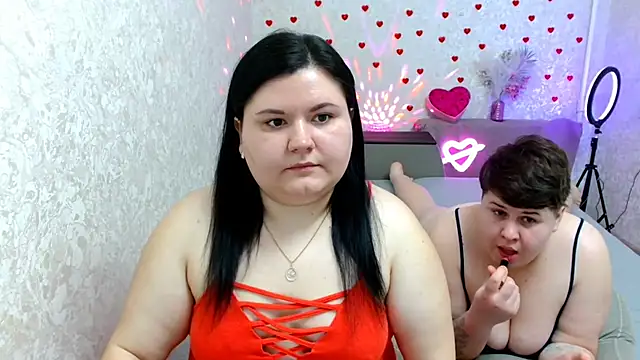 Snapshot of BeckyAndHellen chatting on February 18, 11:00 am BeckyAndHellen online show from February 18, 11:00 am