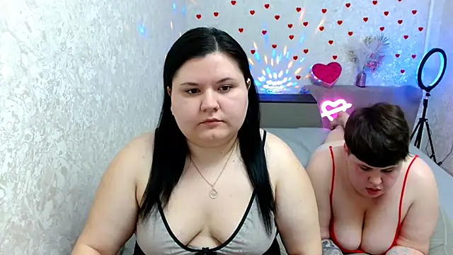 Snapshot of BeckyAndHellen chatting on February 18, 7:52 pm BeckyAndHellen online show from February 18, 7:52 pm