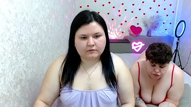 Snapshot of BeckyAndHellen chatting on February 22, 11:13 am BeckyAndHellen online show from February 22, 11:13 am