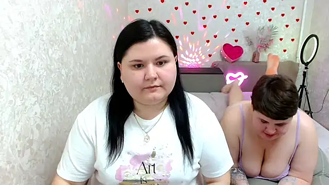 Snapshot of BeckyAndHellen chatting on February 23, 5:18 pm BeckyAndHellen online show from February 23, 5:18 pm
