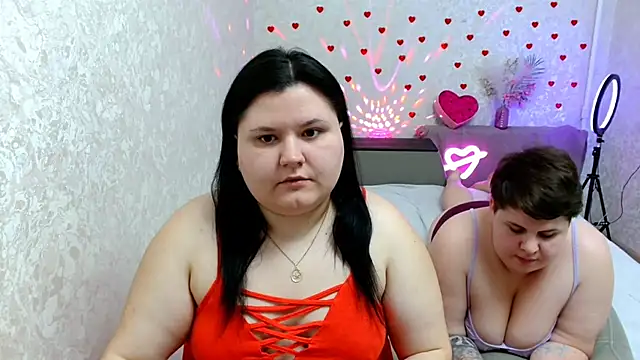 Snapshot of BeckyAndHellen chatting on February 26, 7:05 pm BeckyAndHellen online show from February 26, 7:05 pm