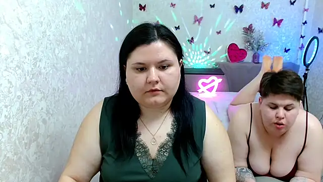 Snapshot of BeckyAndHellen chatting on March 21, 8:08 pm BeckyAndHellen online show from March 21, 8:08 pm