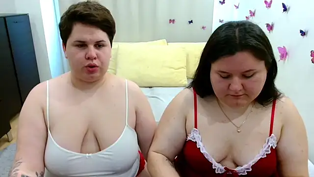 Snapshot of BeckyAndHellen chatting on October 5, 10:35 am BeckyAndHellen online show from October 5, 10:35 am