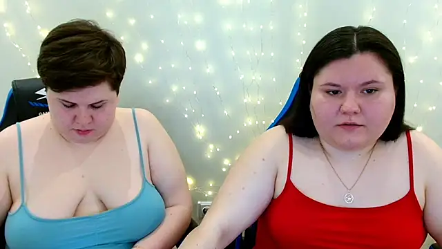 BeckyAndHellen online show from April 5, 11:40 am