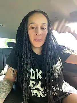 Shuggabutt online show from April 4, 6:16 pm