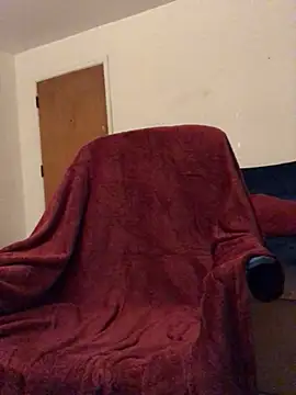 Snapshot of blndpolkadot chatting on February 13, 6:52 am blndpolkadot online show from February 13, 6:52 am