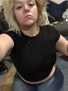 Snapshot of blndpolkadot chatting on March 8, 12:55 am blndpolkadot online show from March 8, 12:55 am