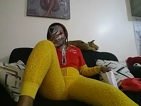 hoely grail01 online show from December 16, 9:09 pm