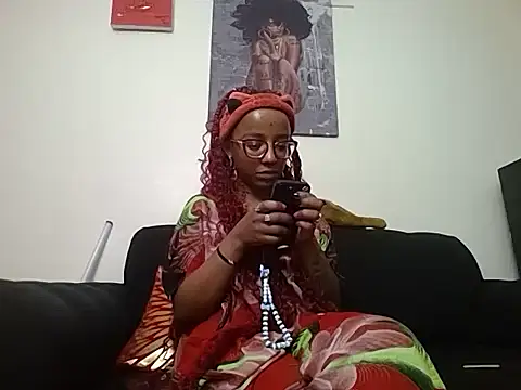 hoely grail01 online show from May 14, 11:22 pm