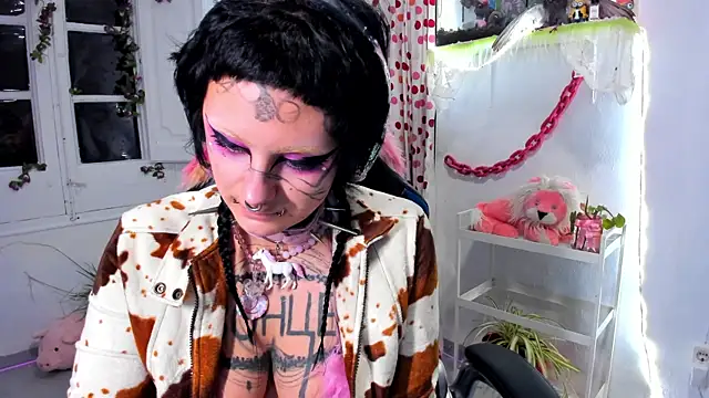 lady sontse  online show from December 18, 7:53 pm