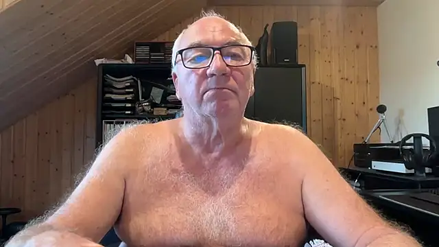 Snapshot of biggandybig chatting on September 25, 1:59 pm biggandybig online show from September 25, 1:59 pm