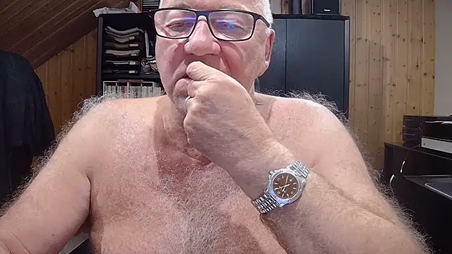 Snapshot of biggandybig chatting on October 23, 9:24 pm biggandybig online show from October 23, 9:24 pm