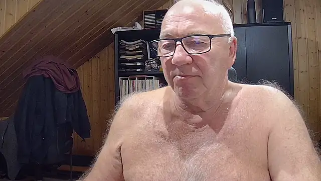 Snapshot of biggandybig chatting on October 26, 3:01 am biggandybig online show from October 26, 3:01 am