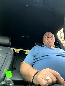 Snapshot of biggandybig chatting on November 7, 12:16 pm biggandybig online show from November 7, 12:16 pm