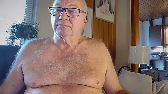 Snapshot of biggandybig chatting on November 16, 12:44 pm biggandybig online show from November 16, 12:44 pm