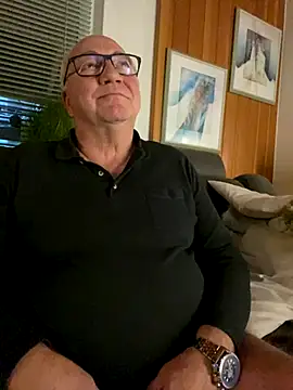 Snapshot of biggandybig chatting on November 20, 7:35 pm biggandybig online show from November 20, 7:35 pm