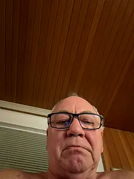 Snapshot of biggandybig chatting on November 21, 9:35 pm biggandybig online show from November 21, 9:35 pm