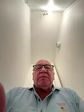 Snapshot of biggandybig chatting on November 30, 9:41 pm biggandybig online show from November 30, 9:41 pm