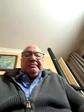 Snapshot of biggandybig chatting on December 1, 6:02 pm biggandybig online show from December 1, 6:02 pm