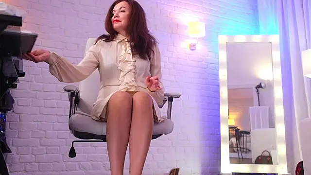 Nylon Legs online show from December 3, 9:46 pm